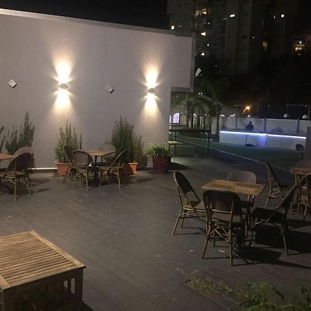 Avia Hotel & Resort Yehud-Monosson Bagian luar foto