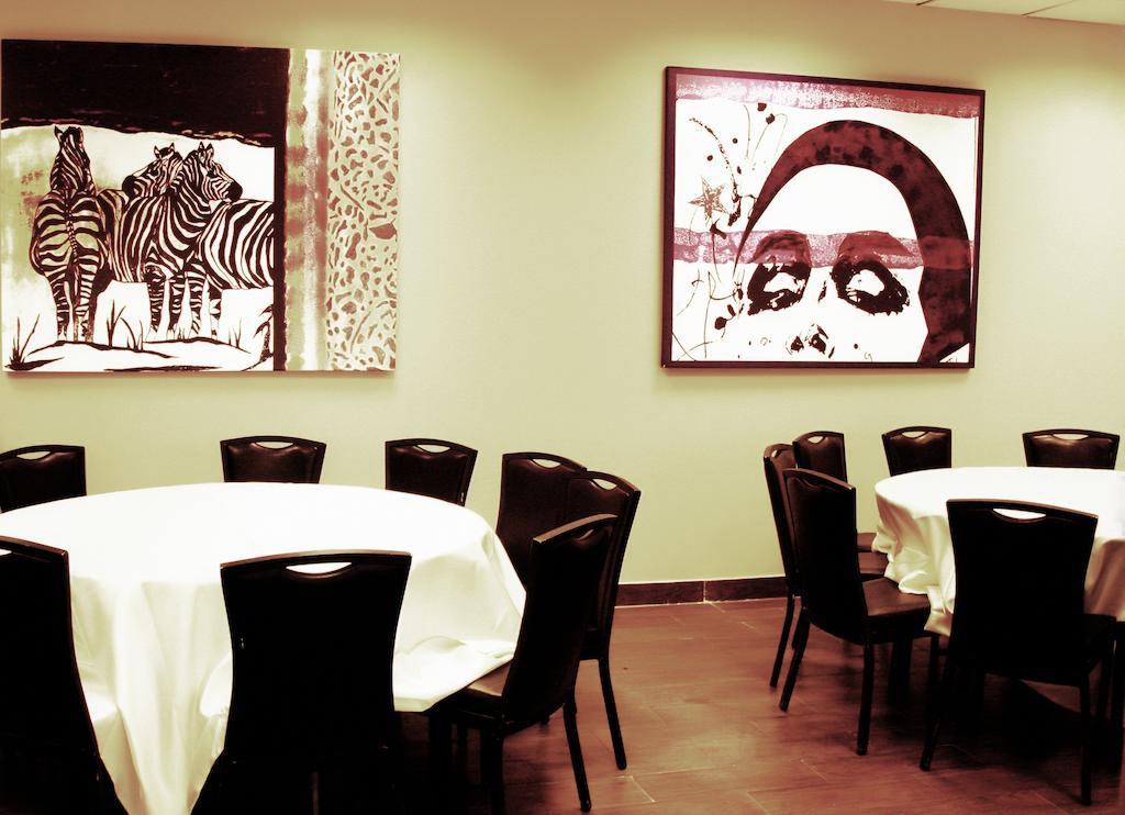 Avia Hotel & Resort Yehud-Monosson Bagian luar foto