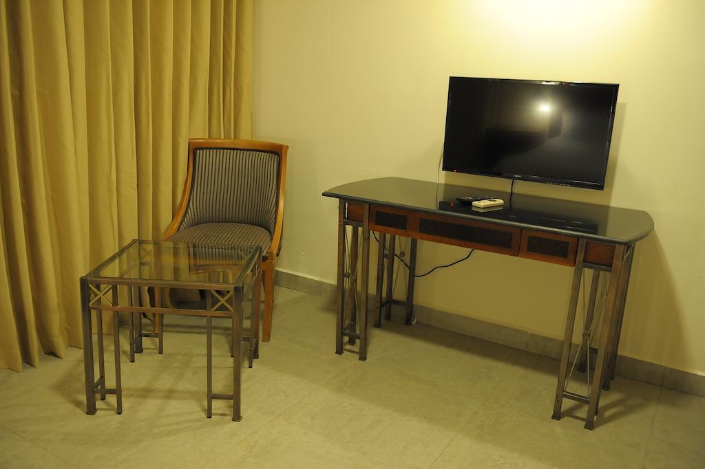Avia Hotel & Resort Yehud-Monosson Bagian luar foto
