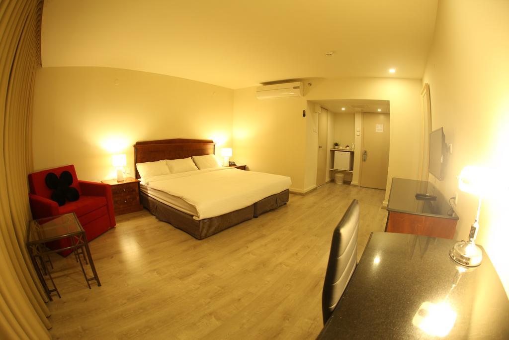 Avia Hotel & Resort Yehud-Monosson Bagian luar foto