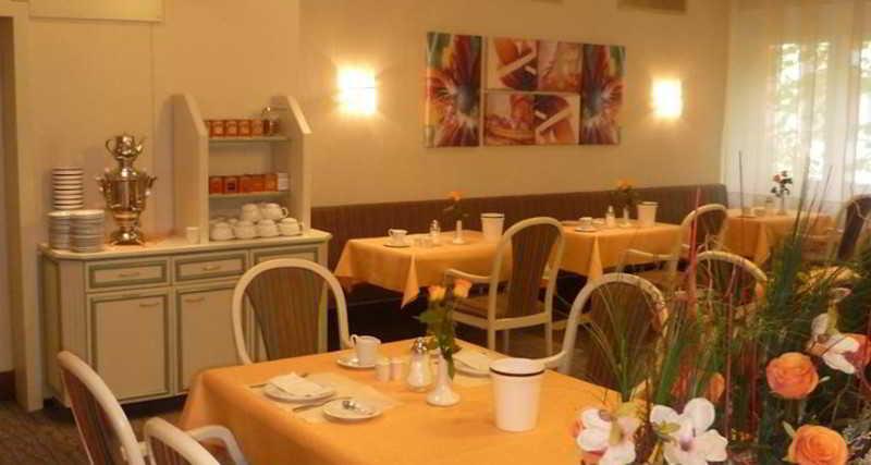 Avia Hotel & Resort Yehud-Monosson Bagian luar foto