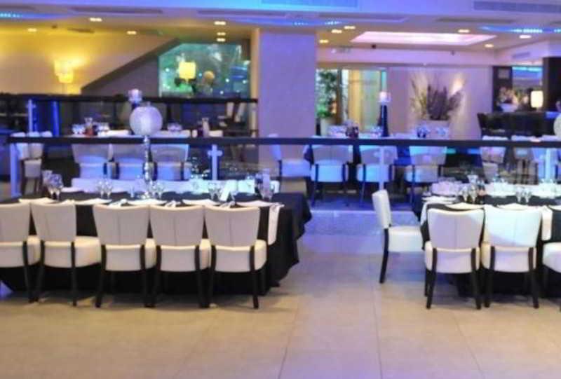 Avia Hotel & Resort Yehud-Monosson Bagian luar foto
