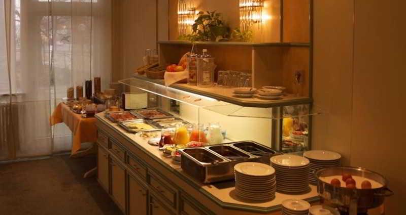 Avia Hotel & Resort Yehud-Monosson Bagian luar foto