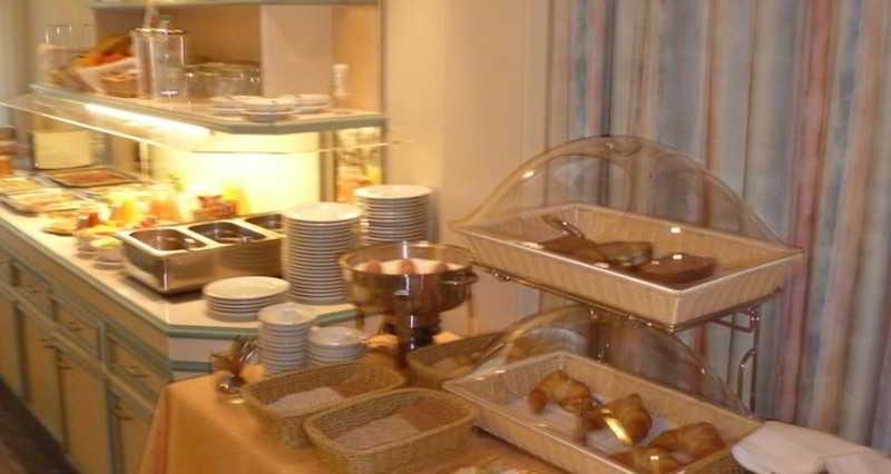 Avia Hotel & Resort Yehud-Monosson Bagian luar foto
