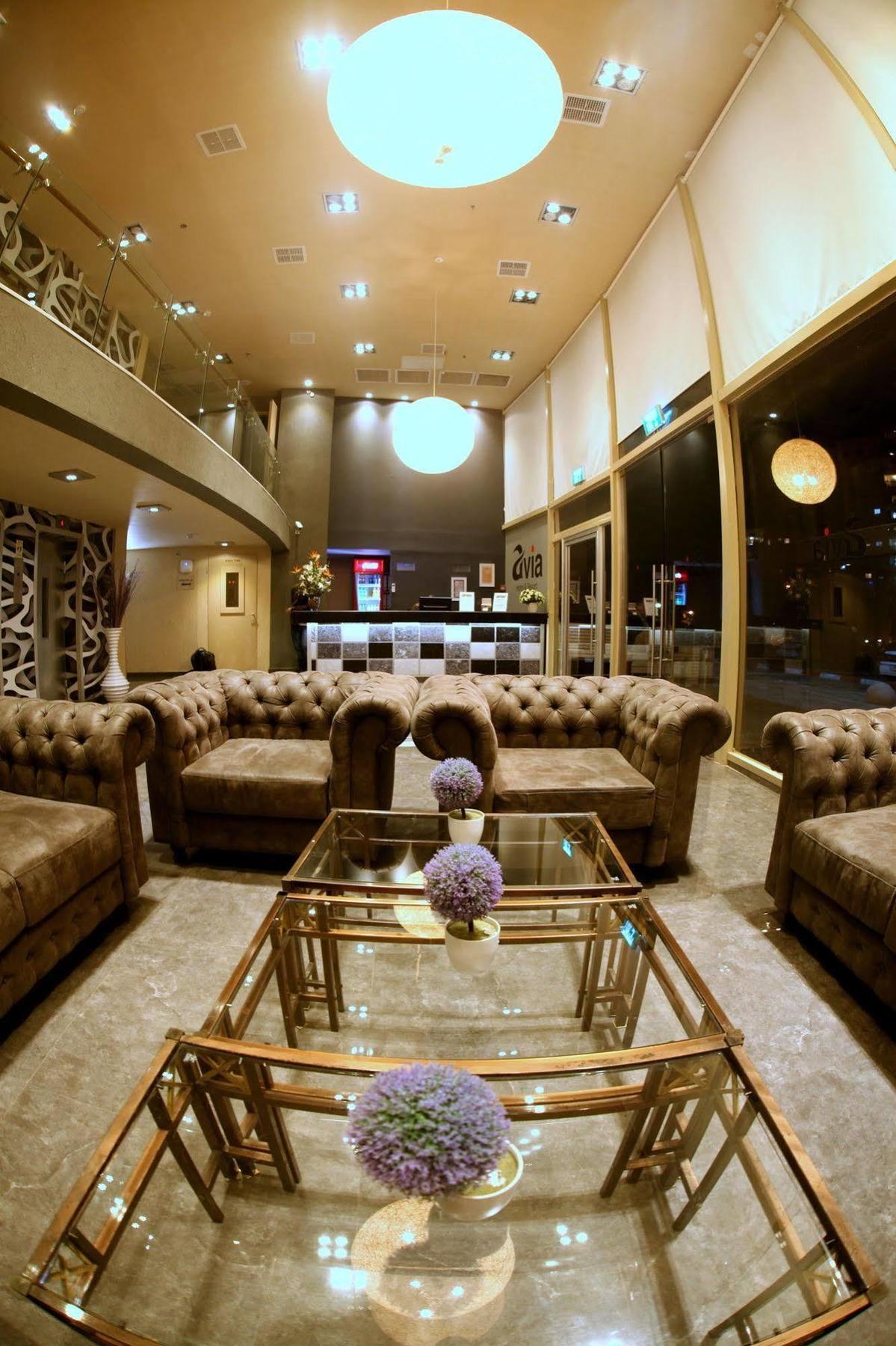 Avia Hotel & Resort Yehud-Monosson Bagian luar foto