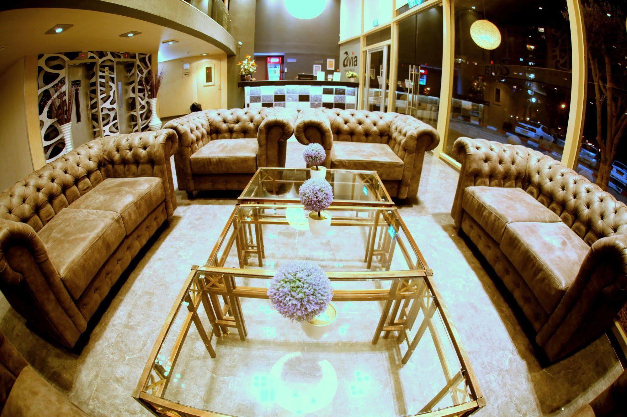 Avia Hotel & Resort Yehud-Monosson Bagian luar foto
